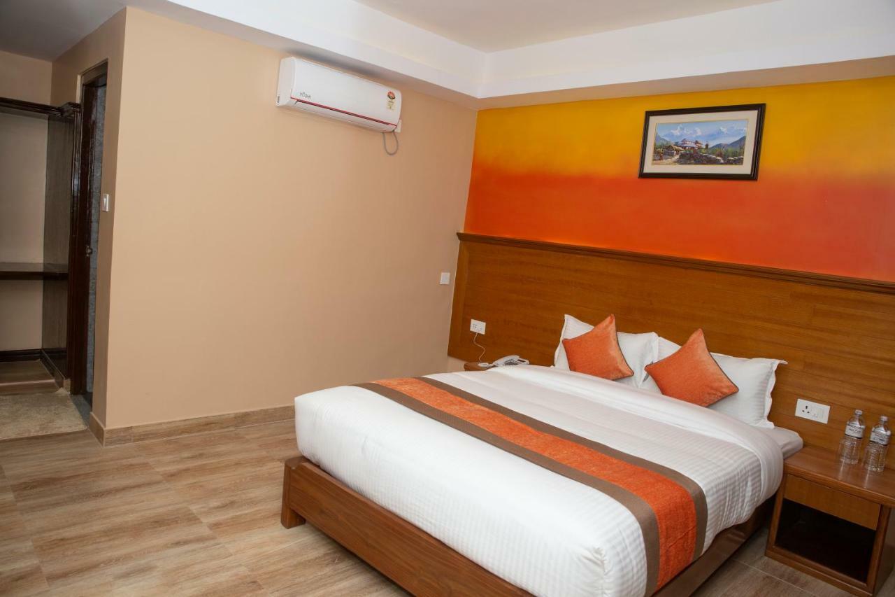 Hotel Lake Star โพคารา ภายนอก รูปภาพ