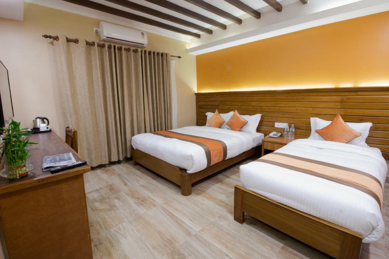 Hotel Lake Star โพคารา ภายนอก รูปภาพ
