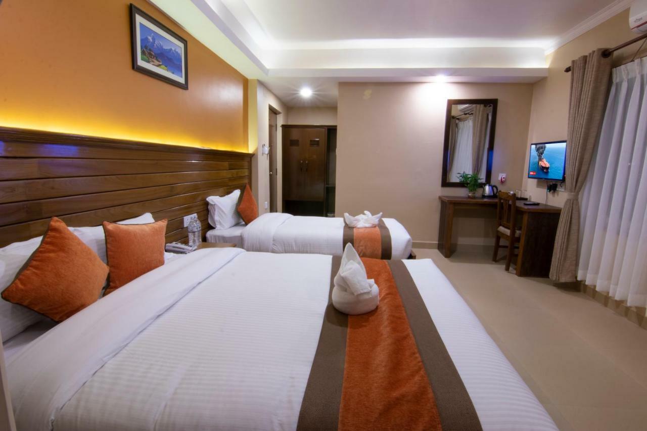 Hotel Lake Star โพคารา ภายนอก รูปภาพ