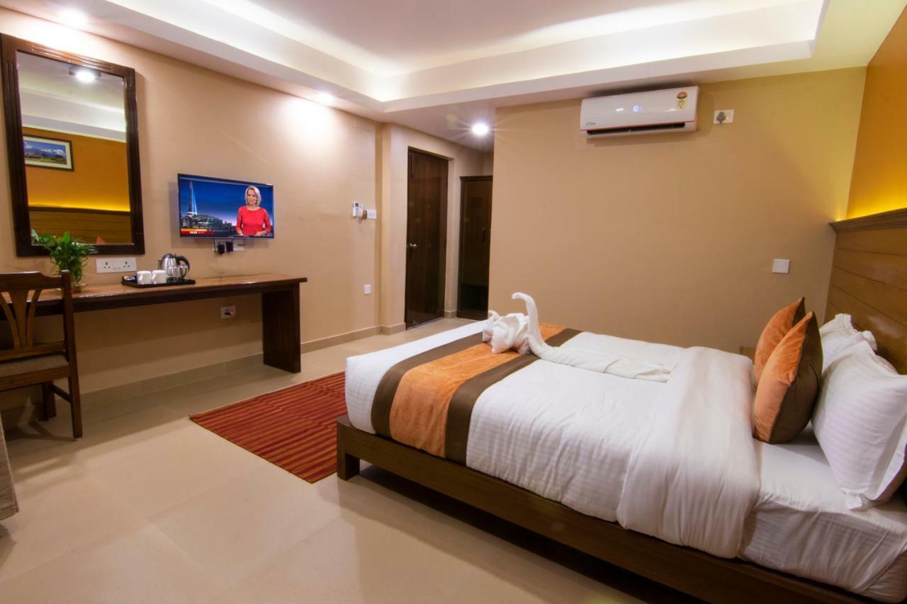 Hotel Lake Star โพคารา ภายนอก รูปภาพ